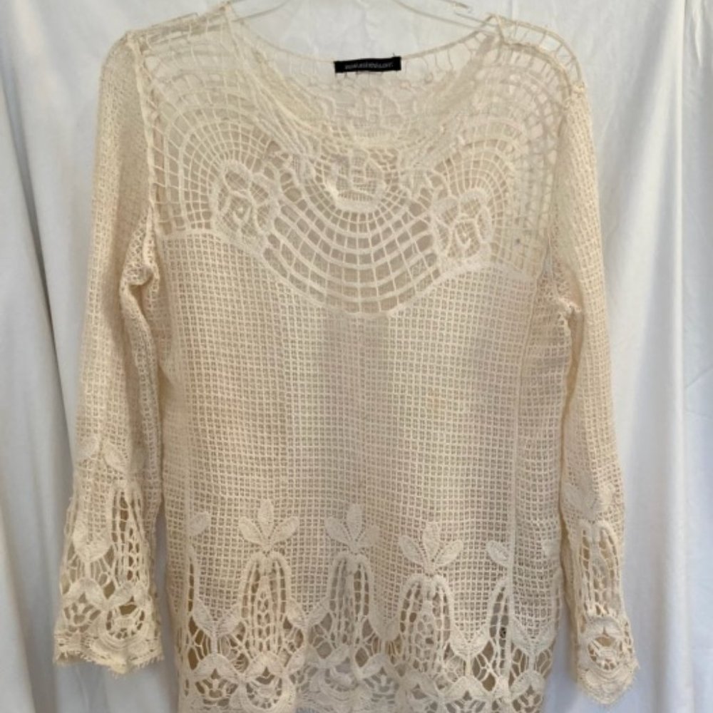 Beautiful cream colored, netted top. Size medium.